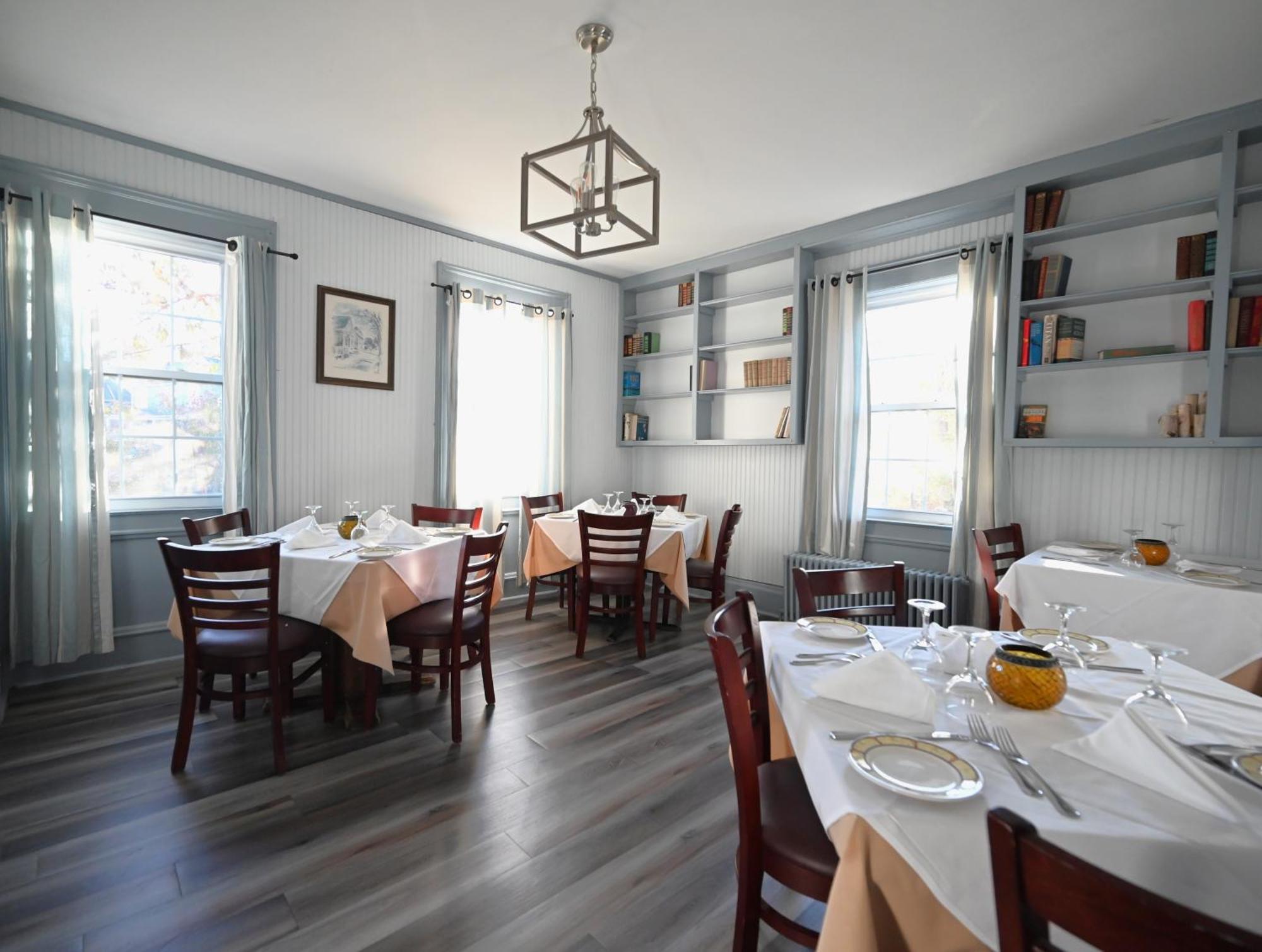 La Perla Restaurant & Country Inn Averill Park 外观 照片