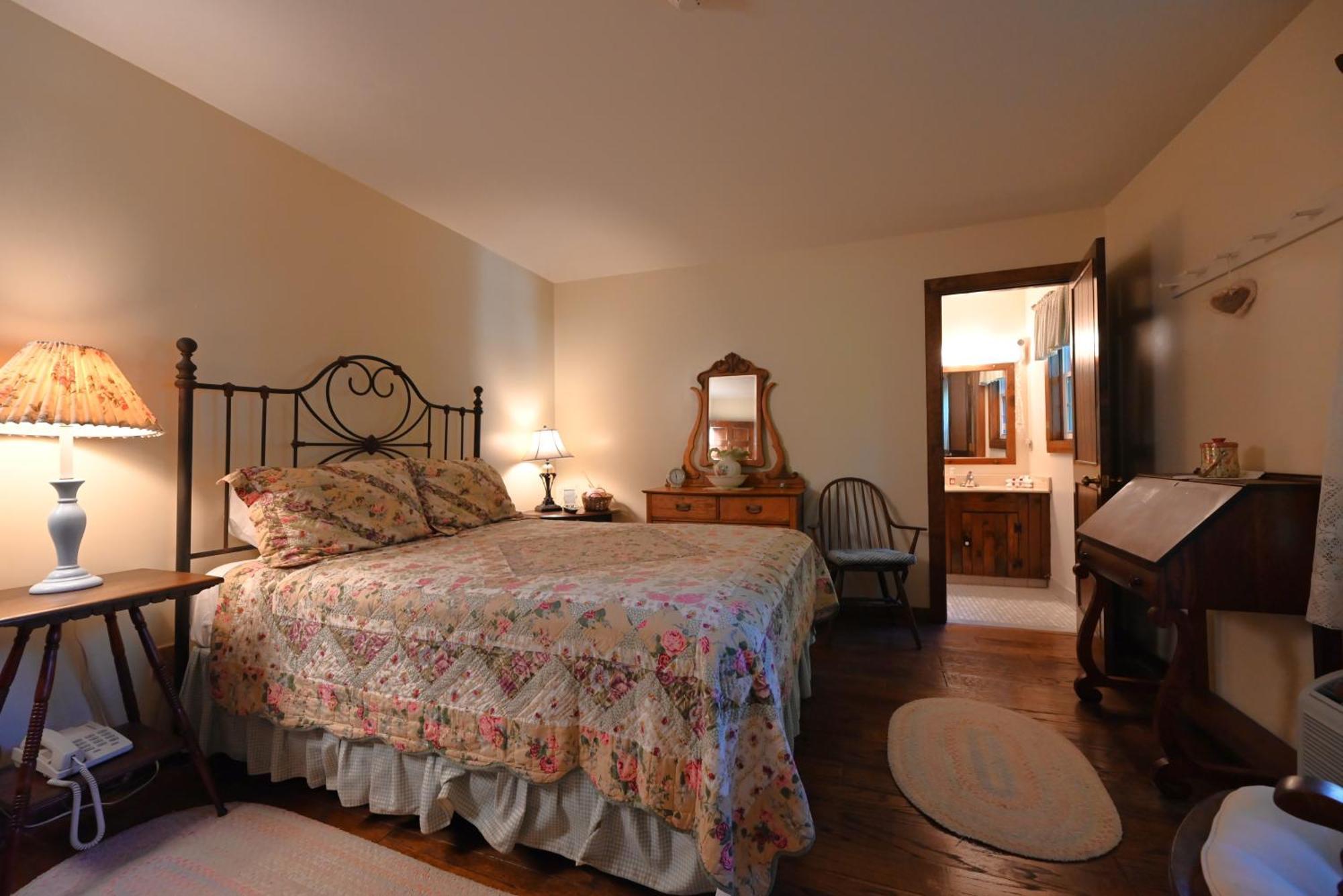 La Perla Restaurant & Country Inn Averill Park 外观 照片