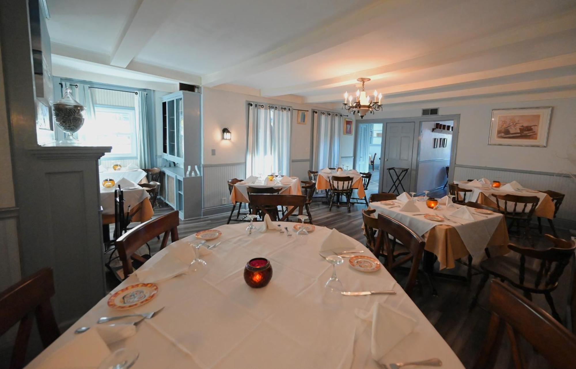 La Perla Restaurant & Country Inn Averill Park 外观 照片