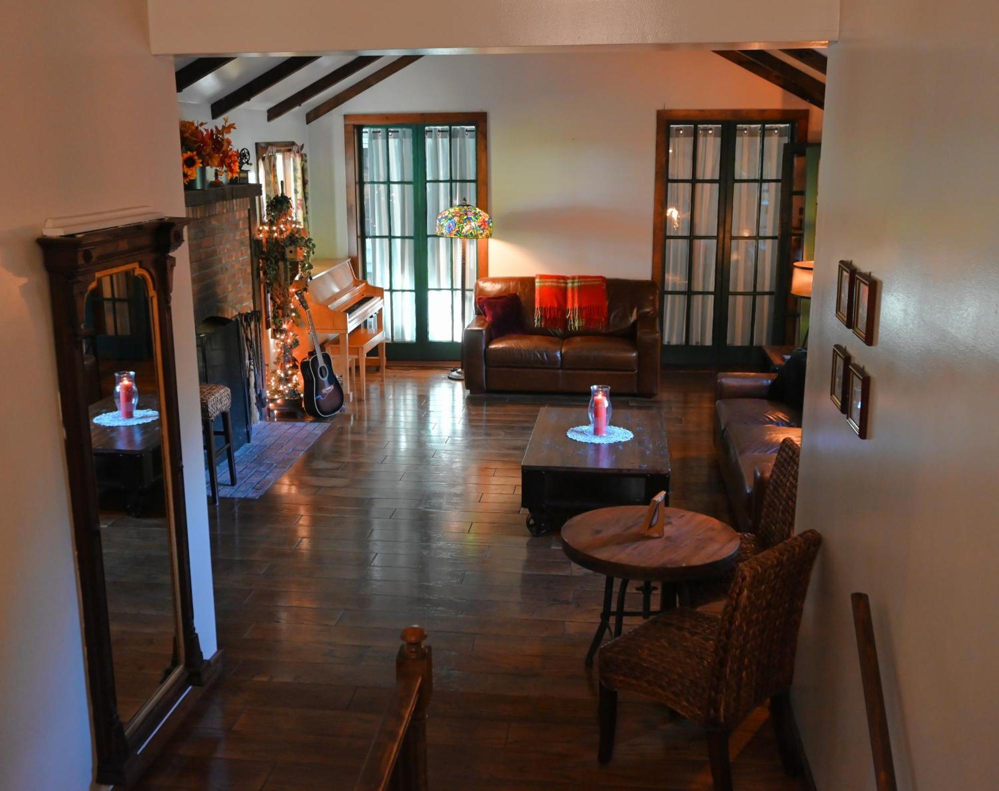 La Perla Restaurant & Country Inn Averill Park 外观 照片