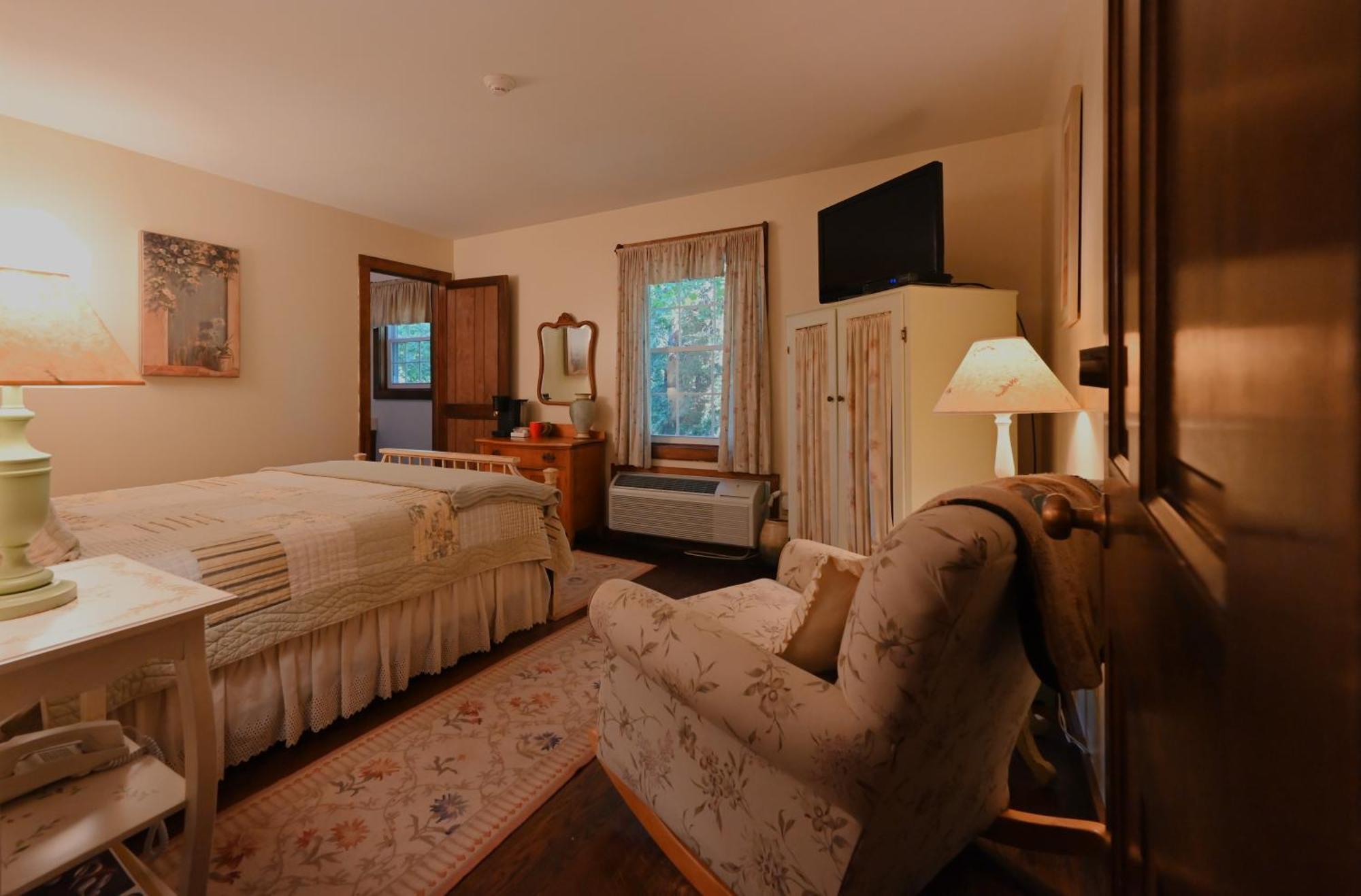 La Perla Restaurant & Country Inn Averill Park 外观 照片