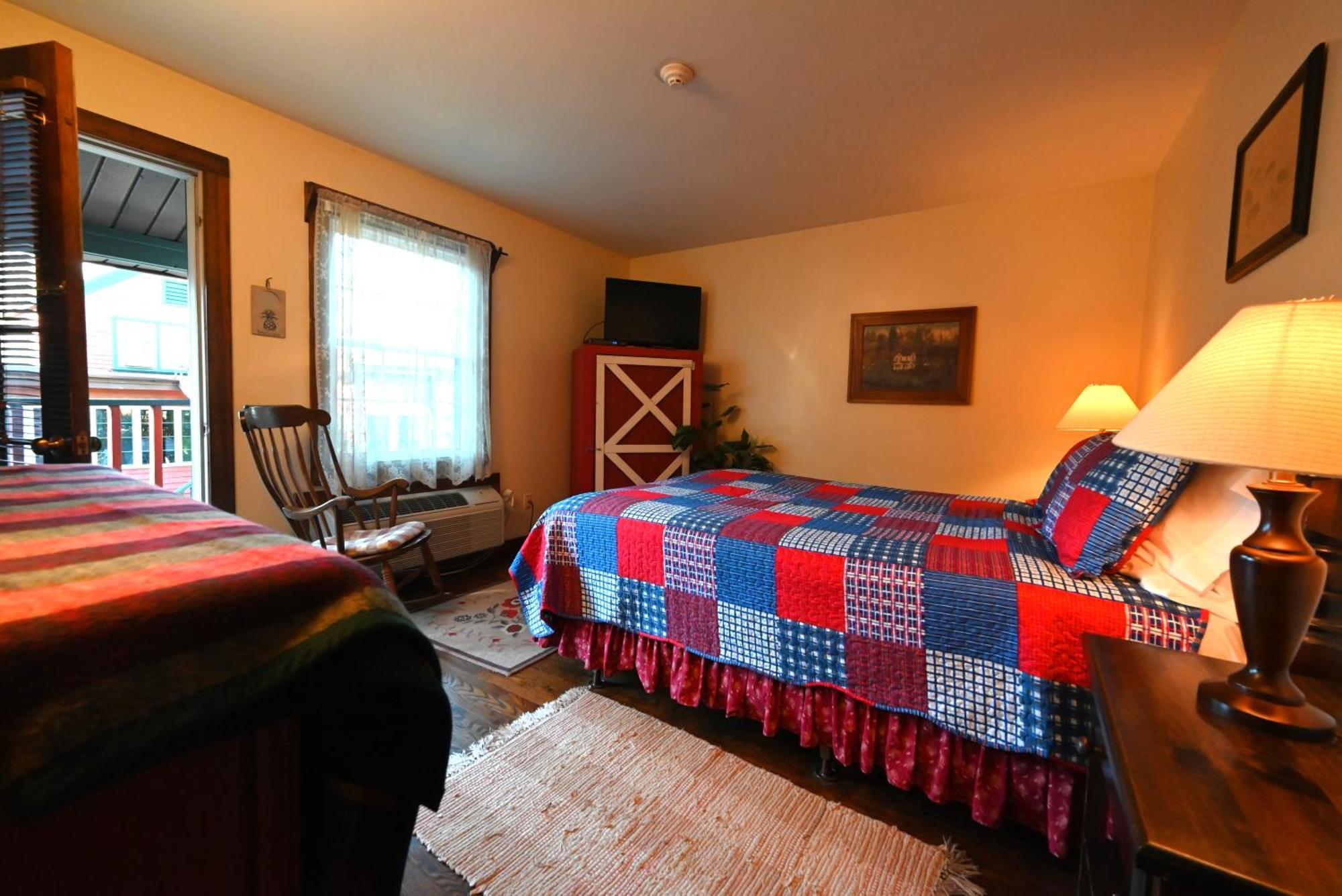 La Perla Restaurant & Country Inn Averill Park 外观 照片