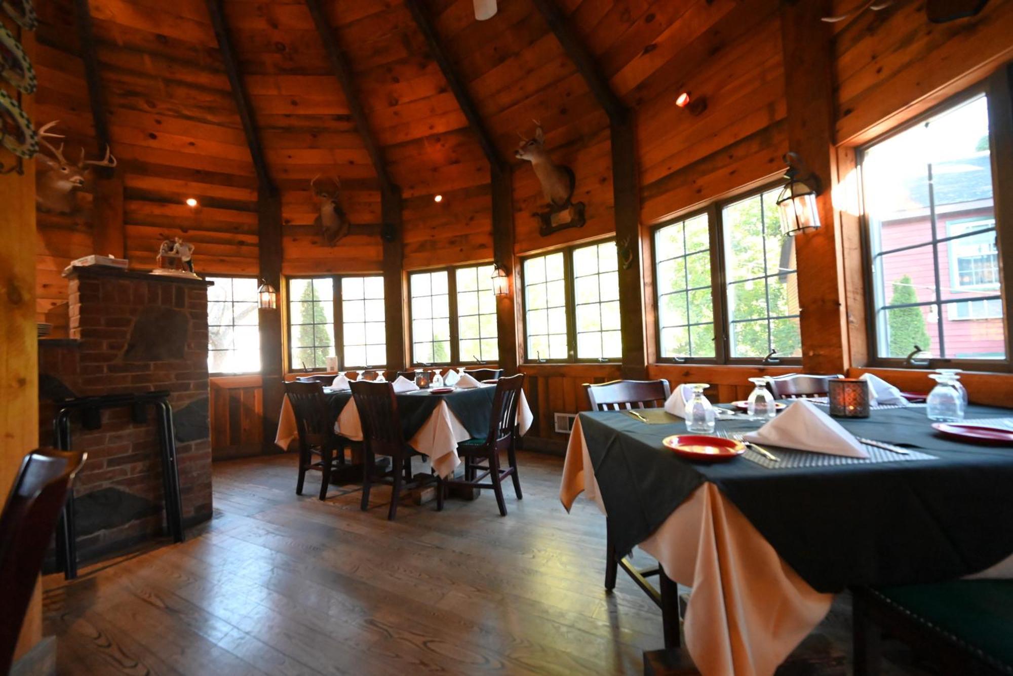 La Perla Restaurant & Country Inn Averill Park 外观 照片