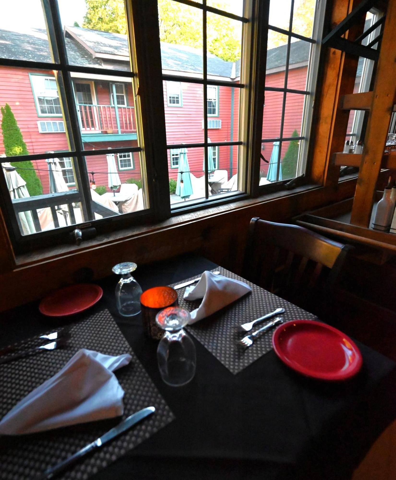 La Perla Restaurant & Country Inn Averill Park 外观 照片