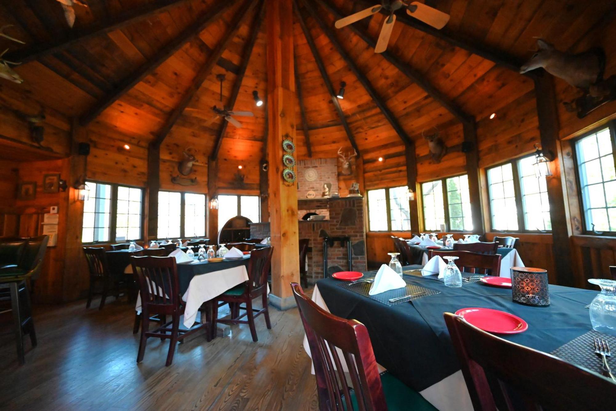 La Perla Restaurant & Country Inn Averill Park 外观 照片